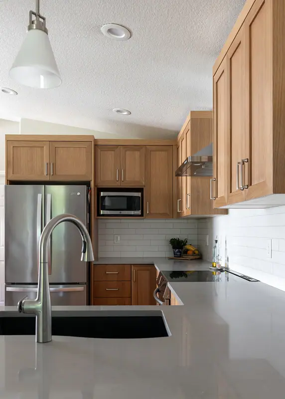 Undermount sink and pull-down faucet in the peninsula, looking toward the range wall